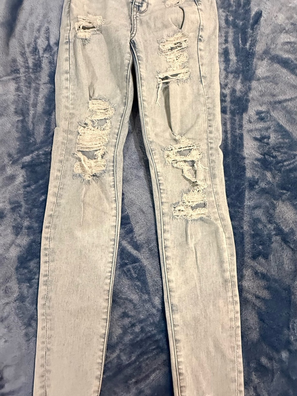 American Eagle Outfitters Light Wash Distressed Ankle Jeans